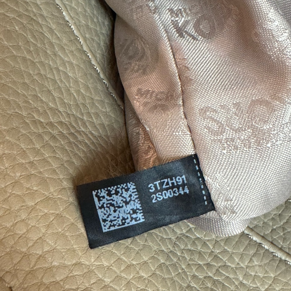 🤍🤎 MICHAEL KORS LIGHT TAN LEATHER WHIPPED CHELSEA BAG! - Picture 12 of 12